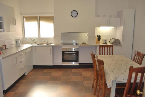 Jacaranda Cottage - E Caravan Parks 3