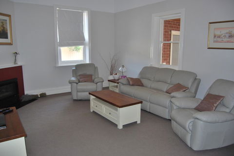 Jacaranda Cottage - E Caravan Parks 6