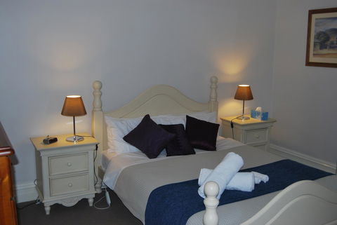 Jacaranda Cottage - E Caravan Parks 4