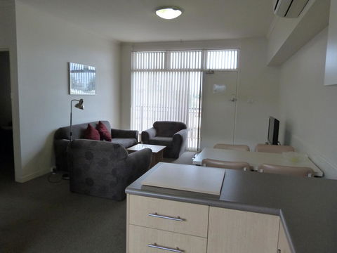 Glenelg Holiday Apartments - Corfu - E Caravan Parks 10
