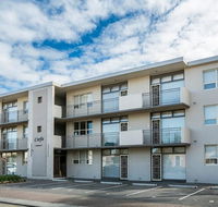 Glenelg Holiday Apartments - Corfu - E Caravan Parks