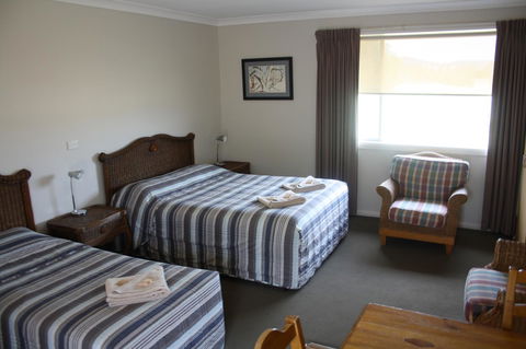 Isis Motel Scone - E Caravan Parks 6