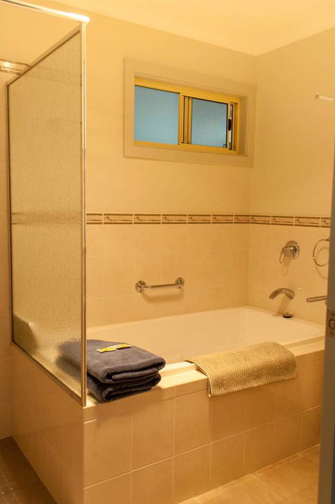 Admirals Inn - E Caravan Parks 10