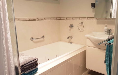 Admirals Inn - E Caravan Parks 5