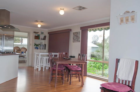 Admirals Inn - E Caravan Parks 7