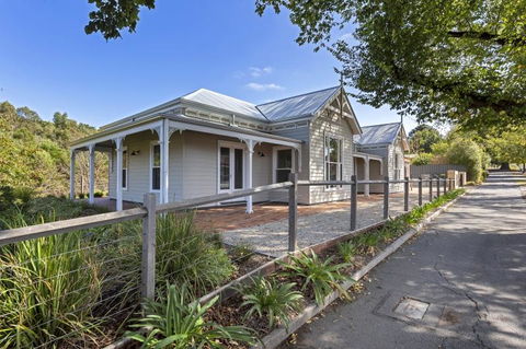 Grandview Accommodation - The Elm Tree Apartments - E Caravan Parks 29