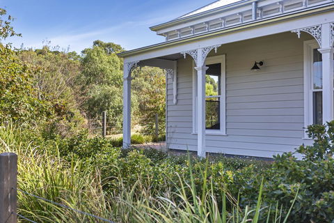 Grandview Accommodation - The Elm Tree Apartments - E Caravan Parks 28