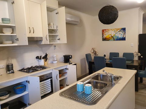 Explore Adelaide, Gawler, The Barossa And Clare Valleys All-in-one - E Caravan Parks 7