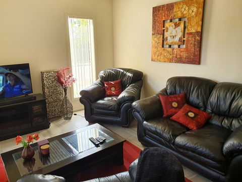 Explore Adelaide, Gawler, The Barossa And Clare Valleys All-in-one - E Caravan Parks 0