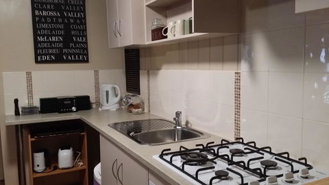 Little Para Cottage Tanunda - E Caravan Parks 7