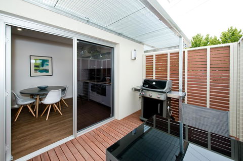 Loxton Courthouse Apartments - E Caravan Parks 4