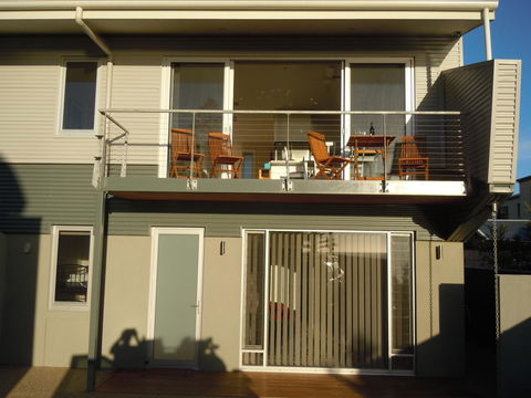 Elandra Holiday Home - E Caravan Parks 14