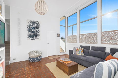 Beachfront Bliss - E Caravan Parks 8