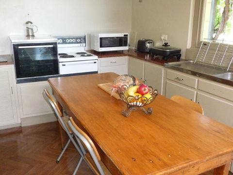 Country Bakehouse Accommodation - E Caravan Parks 5