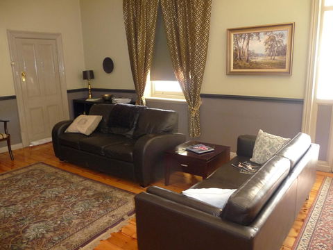 Country Bakehouse Accommodation - E Caravan Parks 4