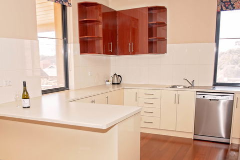 Whyalla Playford Apartments - E Caravan Parks 5