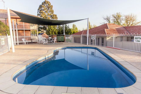 Bathurst Motor Inn - E Caravan Parks 5