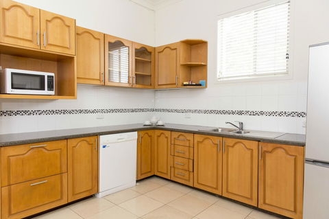Bathurst Motor Inn - E Caravan Parks 32