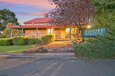 Vineyard Cottage BnB - E Caravan Parks 8