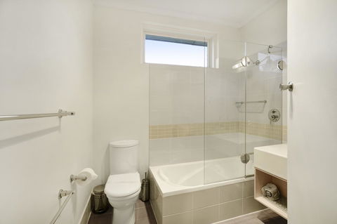Adelaide Road Motor Lodge - E Caravan Parks 11