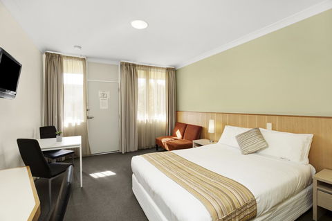 Adelaide Road Motor Lodge - E Caravan Parks 17
