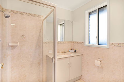 Adelaide Road Motor Lodge - E Caravan Parks 1