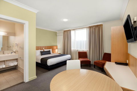 Adelaide Road Motor Lodge - E Caravan Parks 13