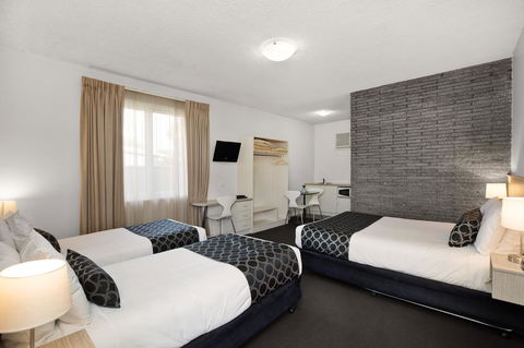 Adelaide Road Motor Lodge - E Caravan Parks 20