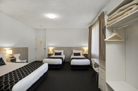 Adelaide Road Motor Lodge - E Caravan Parks 19
