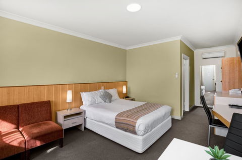 Adelaide Road Motor Lodge - E Caravan Parks 18