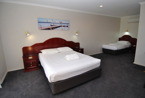 Hilton Beachfront Motel - E Caravan Parks 41