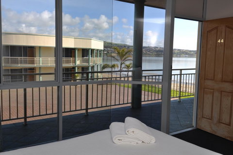 Hilton Beachfront Motel - E Caravan Parks 0