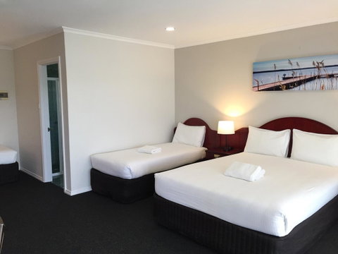 Hilton Beachfront Motel - E Caravan Parks 20