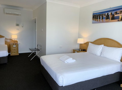 Hilton Beachfront Motel - E Caravan Parks 2