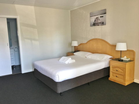 Hilton Beachfront Motel - E Caravan Parks 31