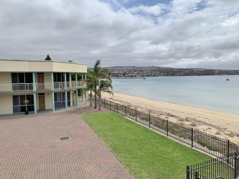 Hilton Beachfront Motel - E Caravan Parks 13