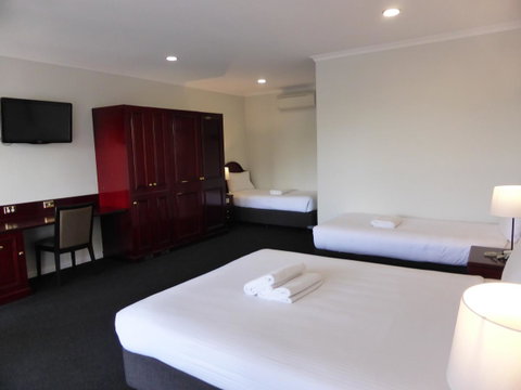 Hilton Beachfront Motel - E Caravan Parks 35