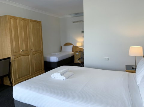 Hilton Beachfront Motel - E Caravan Parks 11
