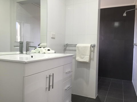 Hilton Beachfront Motel - E Caravan Parks 37