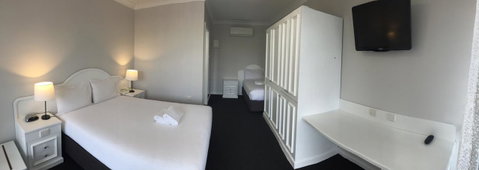 Hilton Beachfront Motel - E Caravan Parks 39