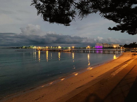 Hilton Beachfront Motel - E Caravan Parks 10
