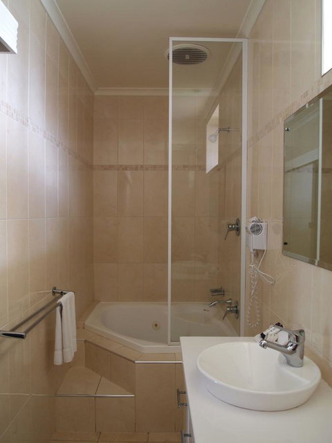 Hilton Beachfront Motel - E Caravan Parks 44