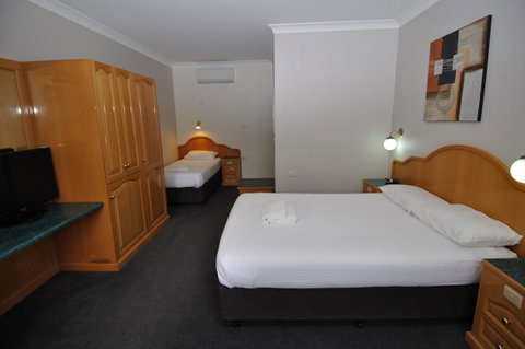 Hilton Beachfront Motel - E Caravan Parks 36