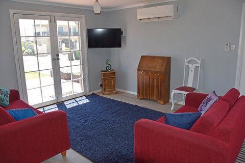 Beach Life Retreat - E Caravan Parks 3
