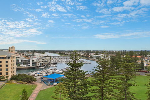 Beachside Luxury & Comfort, Ocean Views In Glenelg - E Caravan Parks 4