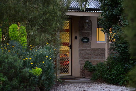 Riesling Trail & Clare Valley Cottages - E Caravan Parks 1