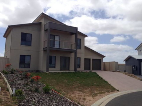 Relax On Par - E Caravan Parks 0
