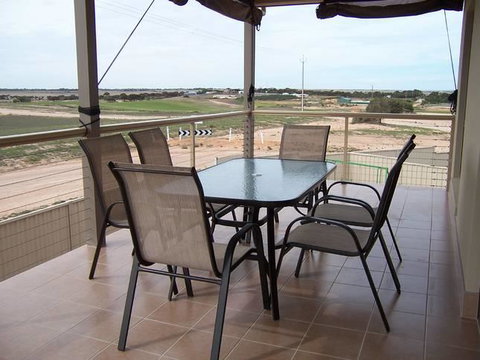 Relax On Par - E Caravan Parks 11
