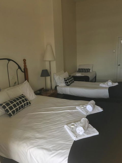 Grosvenor Hotel - E Caravan Parks 4
