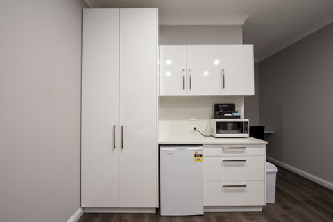 City Centre Motel Hotel - E Caravan Parks 24